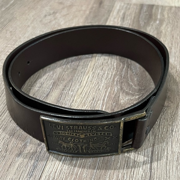 Levi Strauss & Co. Levi’s Brown Belt 36W Leather with Belt Buckle - Picture 1 of 6